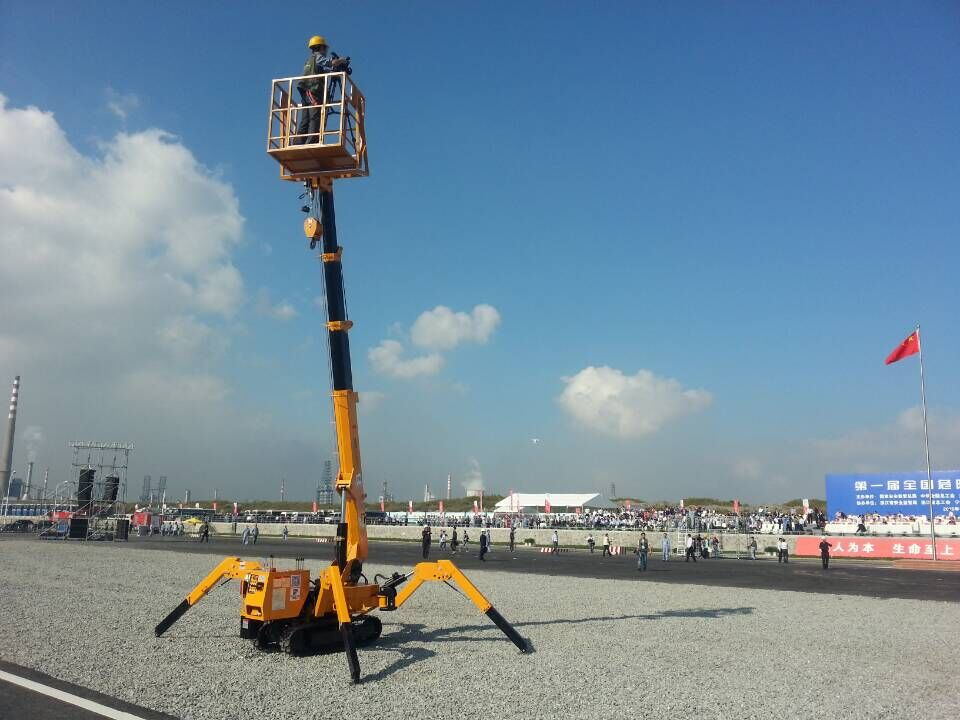 蜘蛛吊車工作現(xiàn)場(chǎng) 蜘蛛吊車工作現(xiàn)場(chǎng)